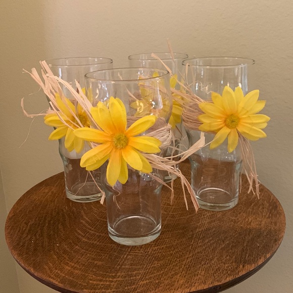 4 12oz Glasses with Raffia and Yellow Daisy - Picture 1 of 6